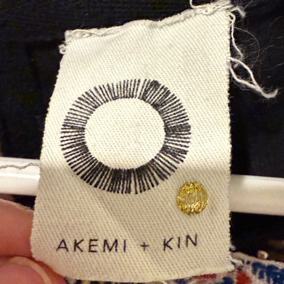 Akemi  + Kin Print Black Sleeveless Top - Picture 4 of 4
